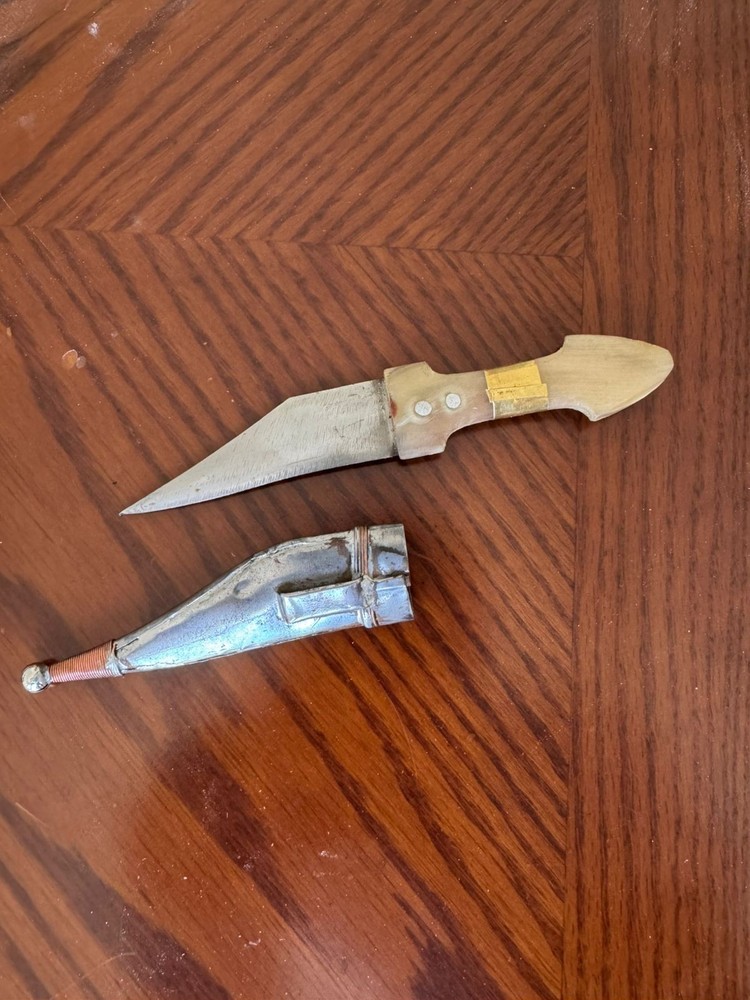 Vintage Dagger with Sheath – Decorative Handle & Steel Blade