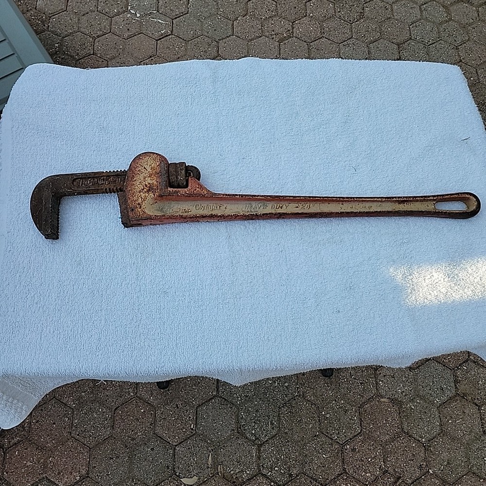 OLYMPIA 24” Heavy Duty Pipe Wrench Teeth Are Sharp Used