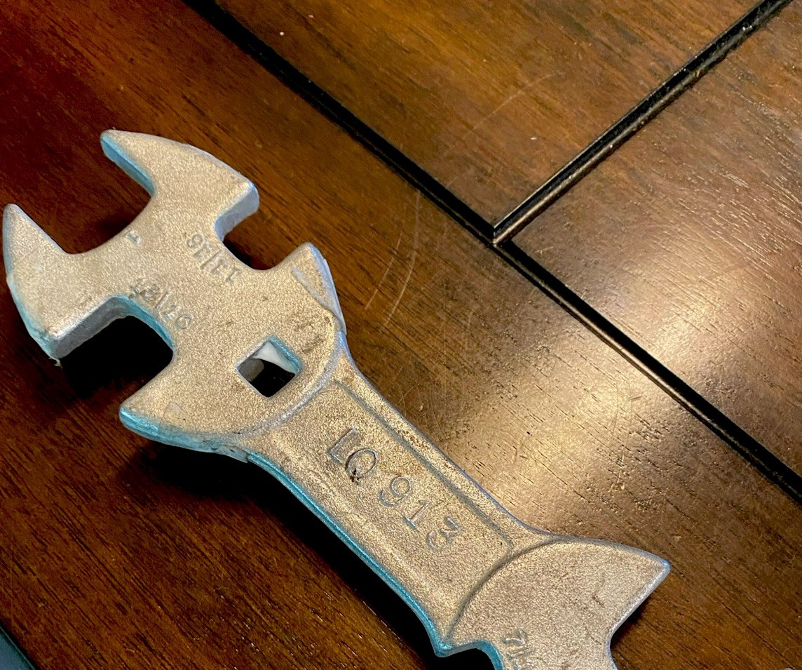 Vintage Liquid No.LQ-913 Multi Tool Gas Valve Welding Tank Wrench - 9” EUC
