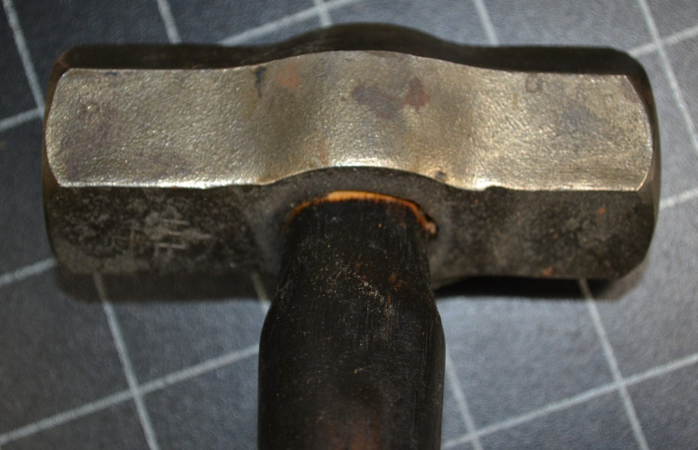 BLACKSMITH ROUNDING FORGING HAMMER - BLACKSMITH MADE - 2 1/2# - UNUSED