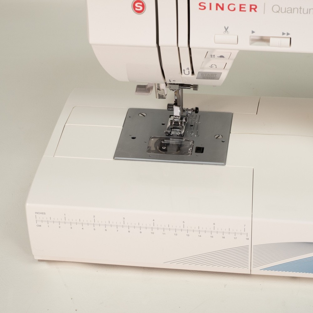 SINGER Quantum Stylist 9960 Computerized Sewing & Quilting Machine W/ Extension