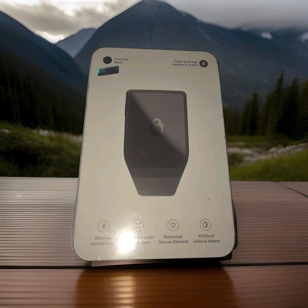 Trezor Safe 7 - Crypto Wallet with Bluetooth, Color Touchscreen, Quantum ready.