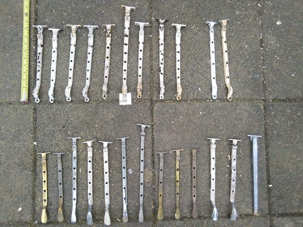 24 window handles / levers / openers / latch. L1303