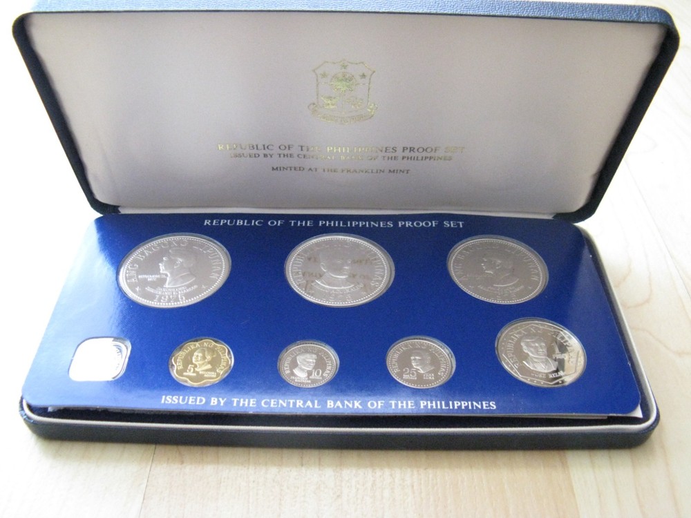 NICE PHILIPPINES 1975 MINT SEALED 8 COIN ENCASED SILVER PROOF SET