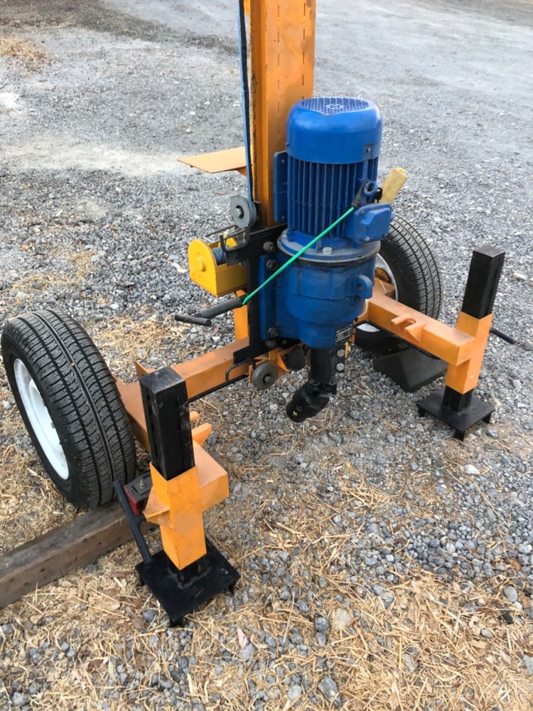 Auger drilling machine built on trailer