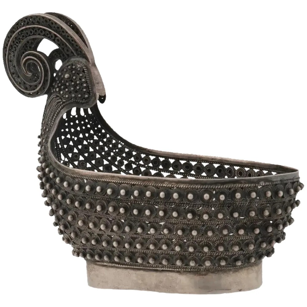 Russian Silver Scrolling Filigree Pattern Kovsh