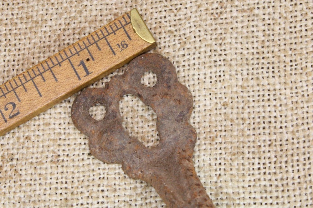 Old Thumb Latch Screen Door 6 1/8” Handle Pull Barn Very rusty Rustic Texture
