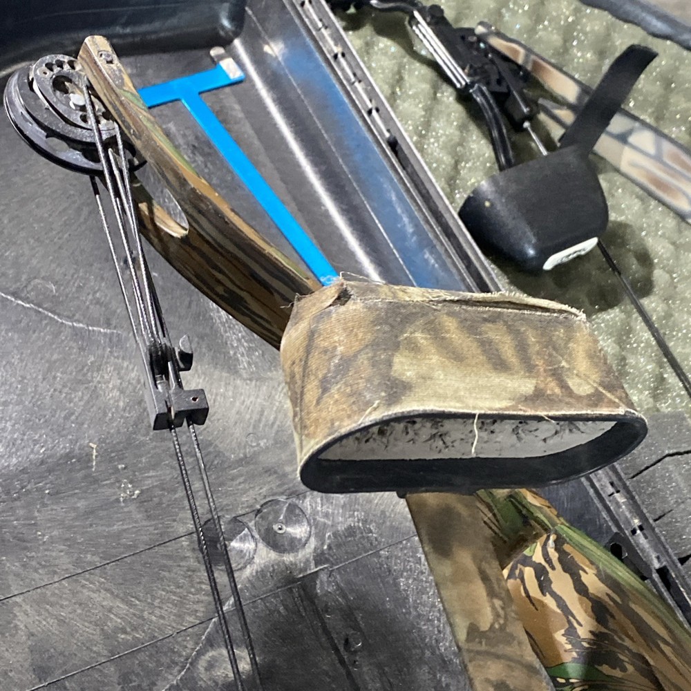 3pc Browning Mirage 3D Bear First Strike w/ Case Compound Bow Archery *NO STRING