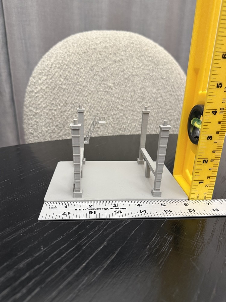 N Scale Container Crane / 1:160 Gauge / Mostly Assembled