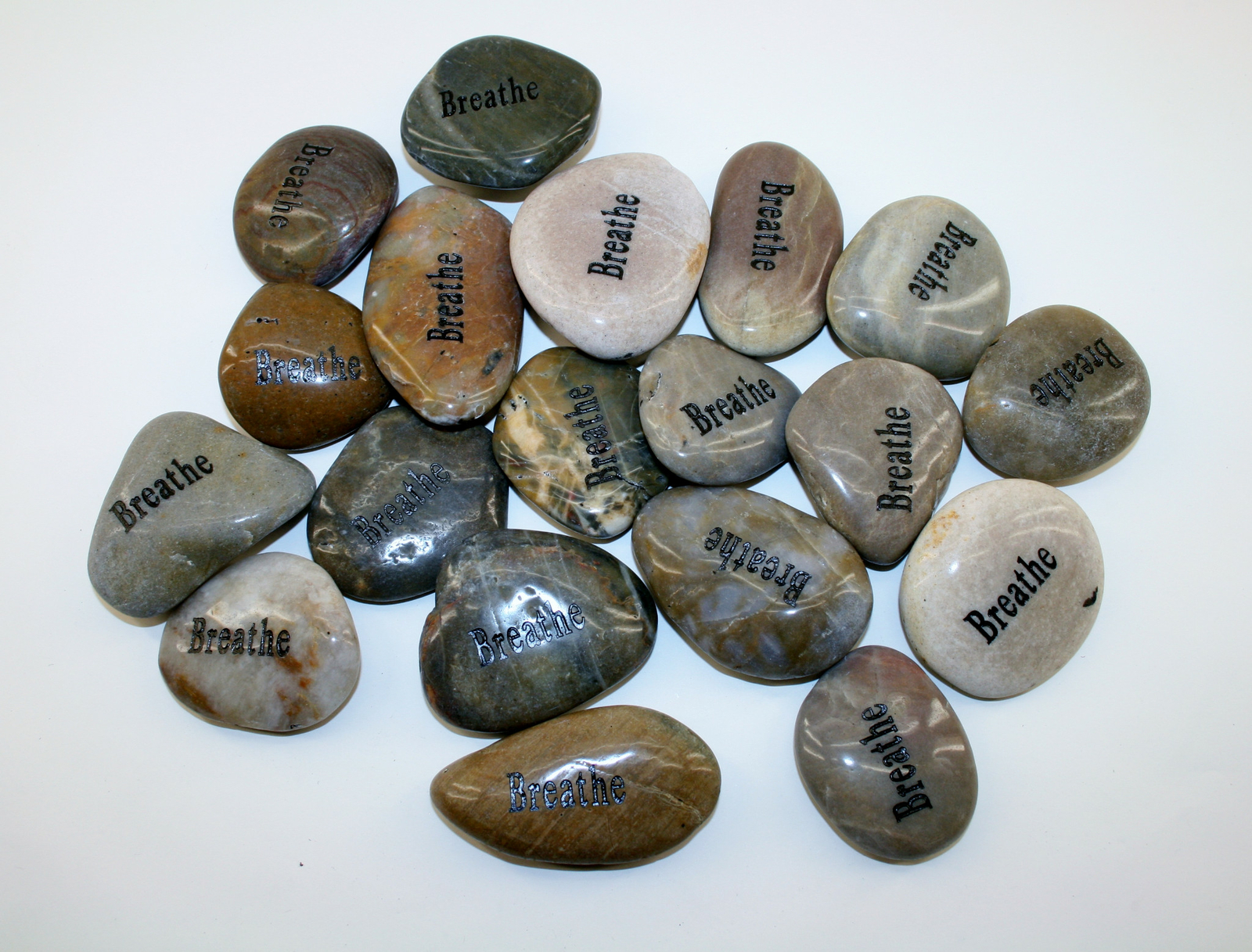 Lot of 100pcs Inspirational Word River Stones Etched Engrave Carve Words Stone