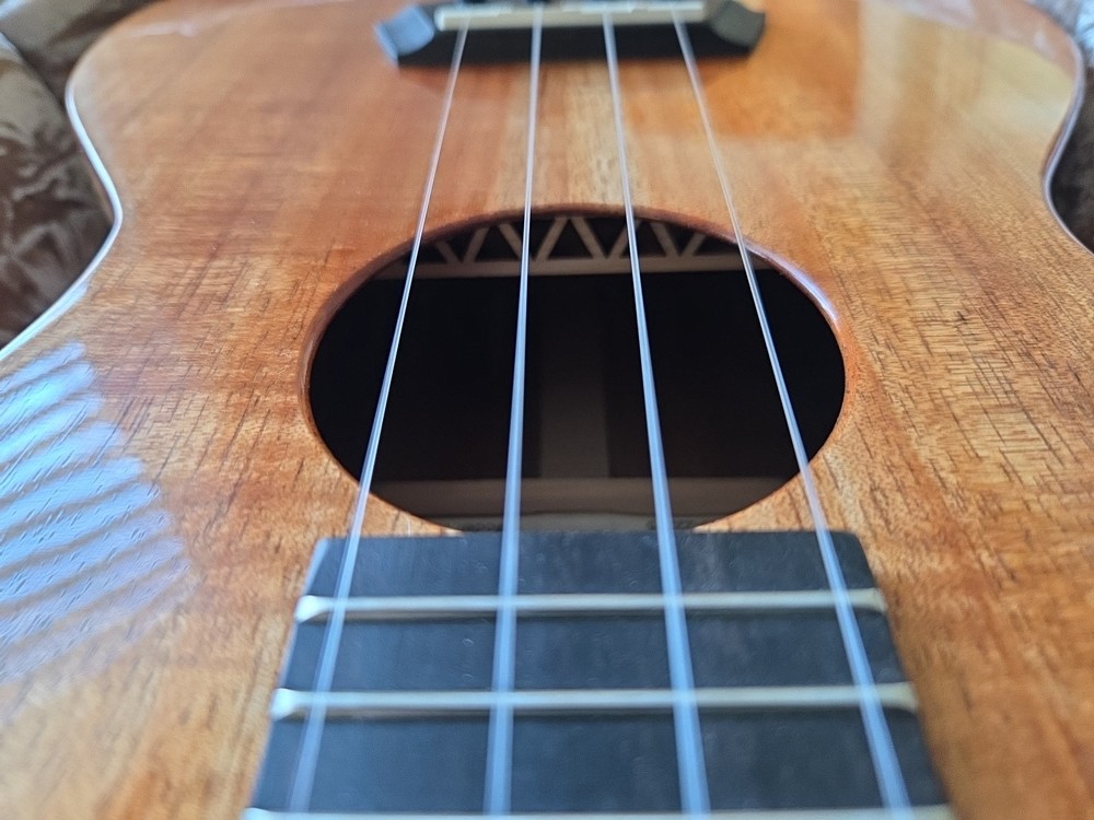 Kanile'a KSR T Tenor Ukulele Solid Koa Gloss with Case