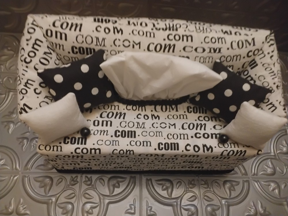 DOT COM SOFA TISSUE BOX COVER HAND MADE NEW FREE TISSUES........