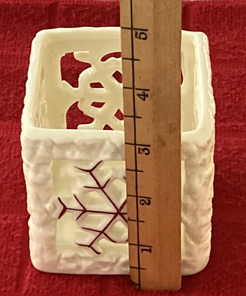 “SNOWFLAKE” ADORNED CERAMIC TEA LIGHT CANDLE HOLDER