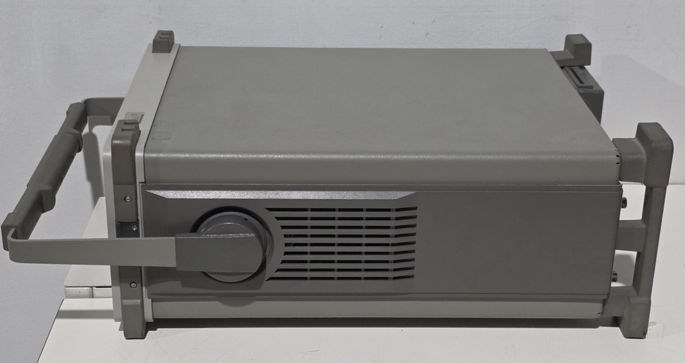 HP 8562E Spectrum Analyzer.