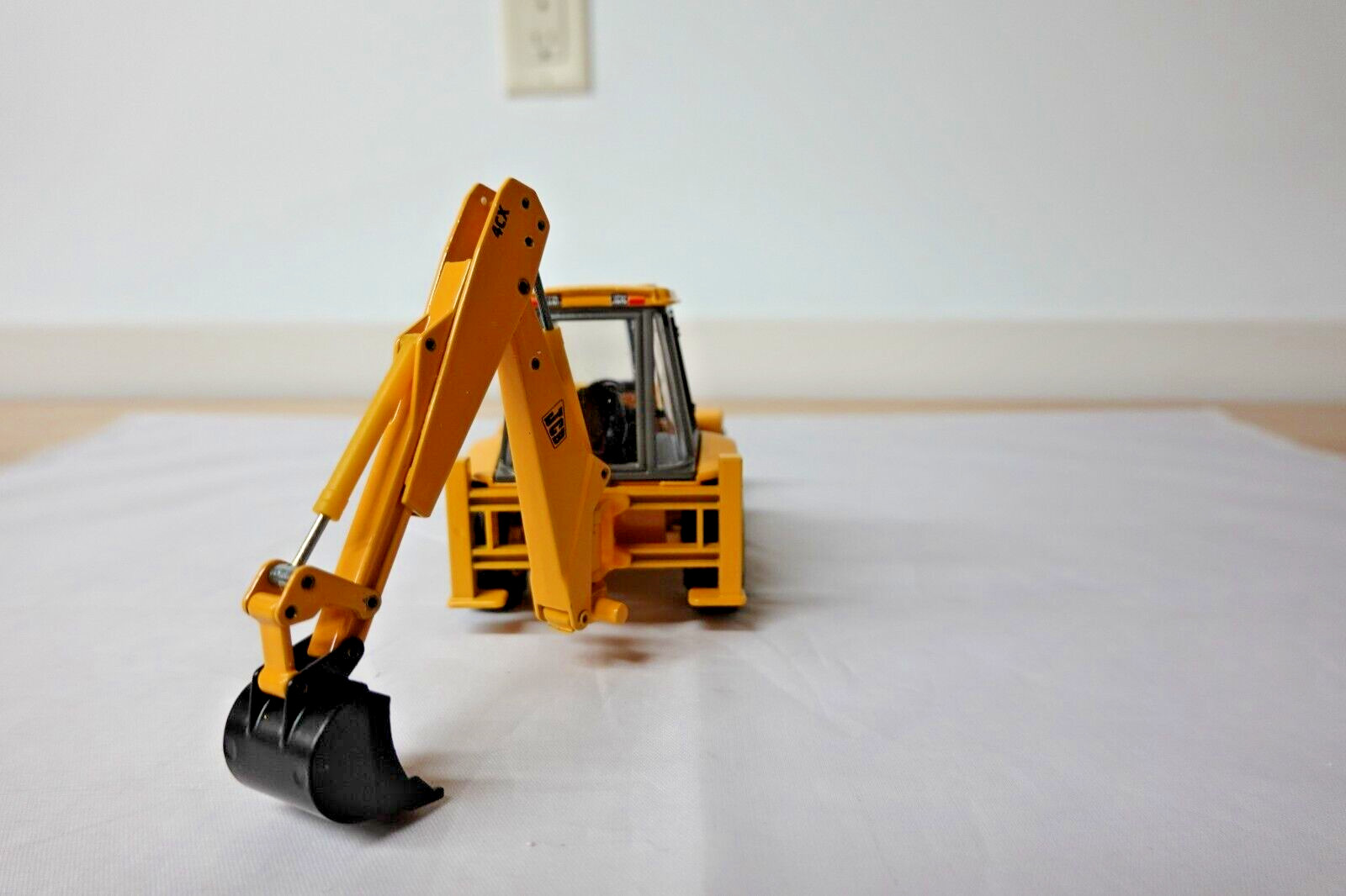 JOAL 175 JCB 4CX SITEMASTER BACKHOE LOADER 1:35 SCALE N.I.B.