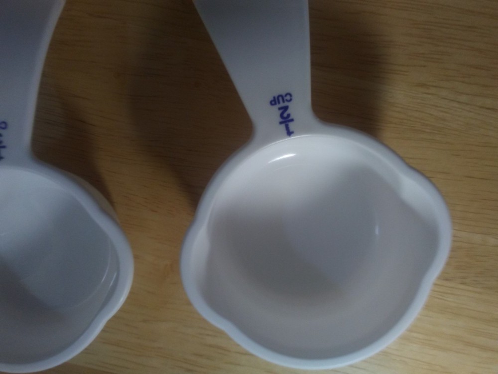 Tupperware curved handled measuring cups ergo
