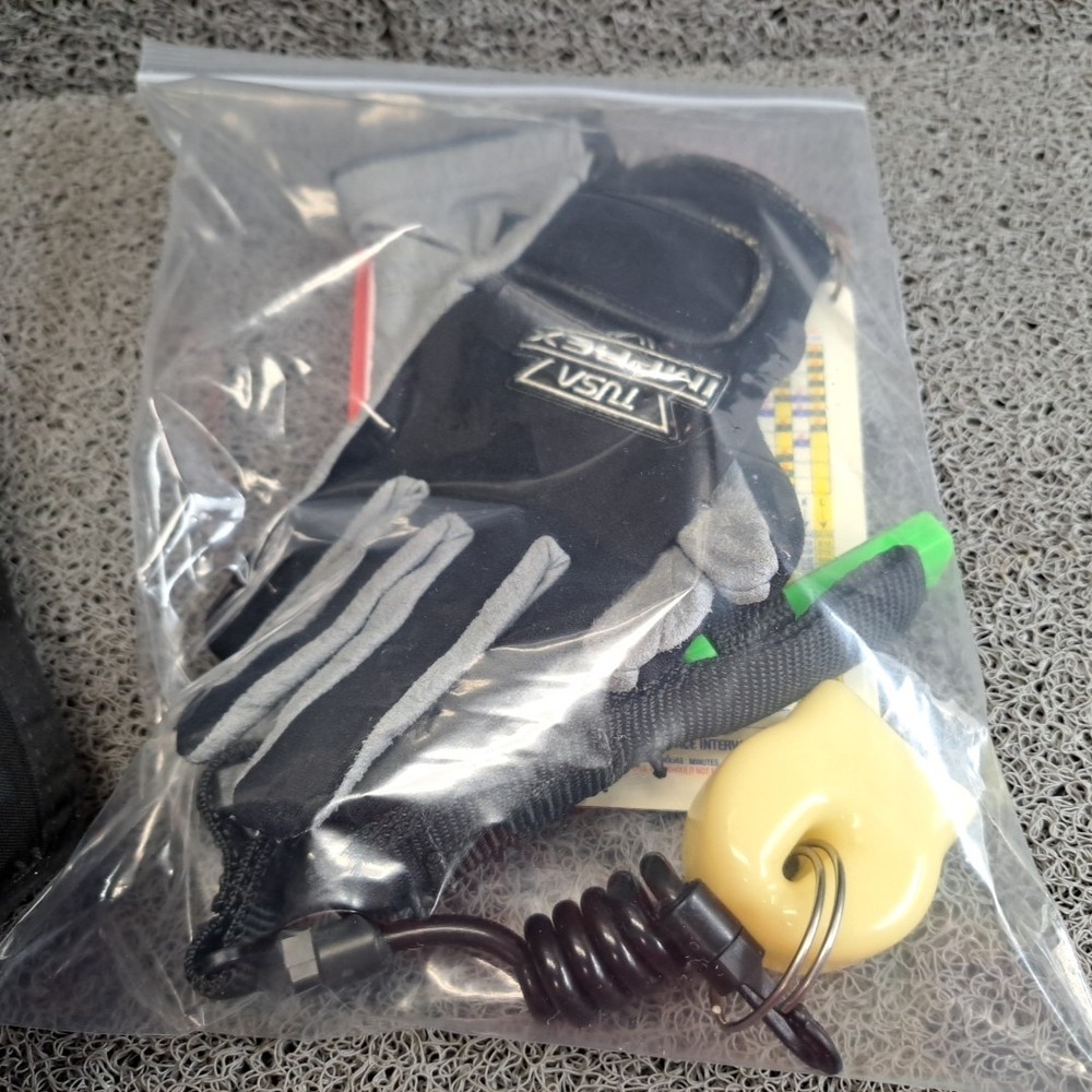 SEAQUEST Infinity Scuba Vest Size Medium W/ Breathing Source + Accessories