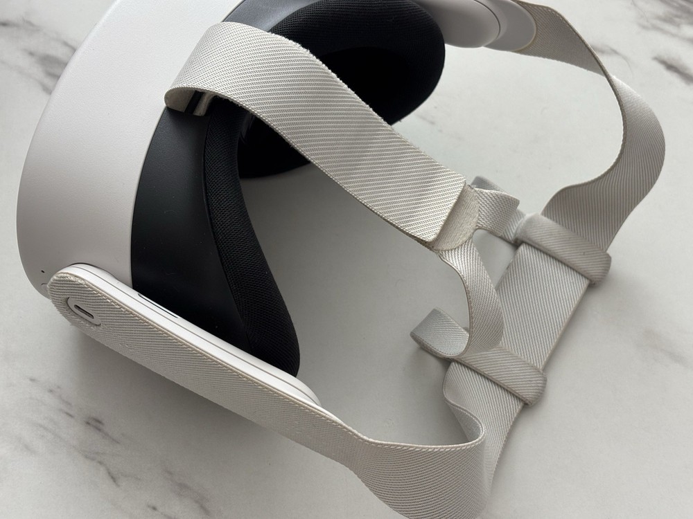 *Excellent* Meta Oculus Quest 3s 128GB HEADSET ONLY