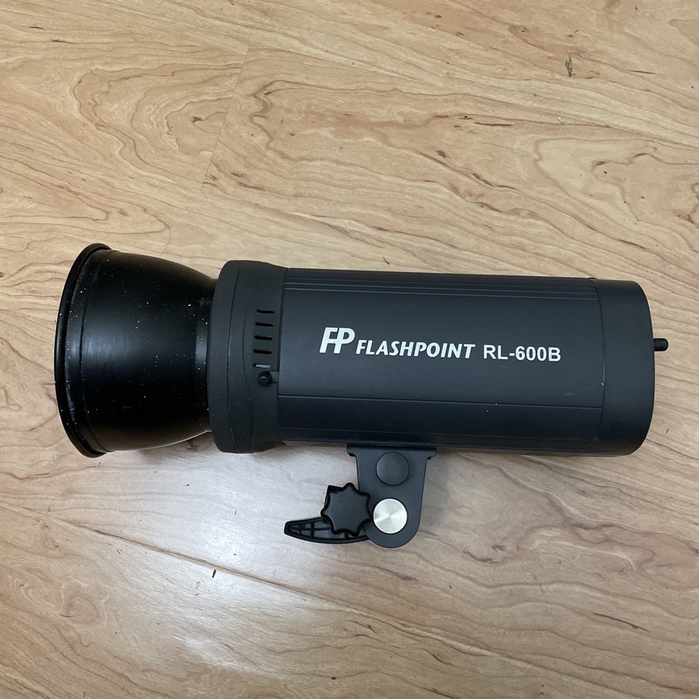 Flashpoint RL-600B Light With Carrying Case   NO  charger