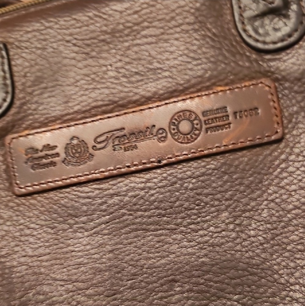 Fossil Brown Shoulder Bag Zip Closure Gold Hardware Inner Pockets