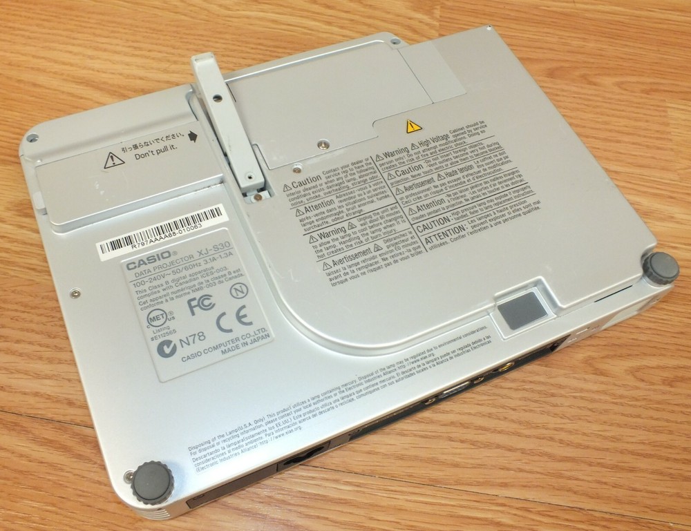 Genuine Casio (XJ-S30) 100-240V Texas Instruments Data Projector **READ**