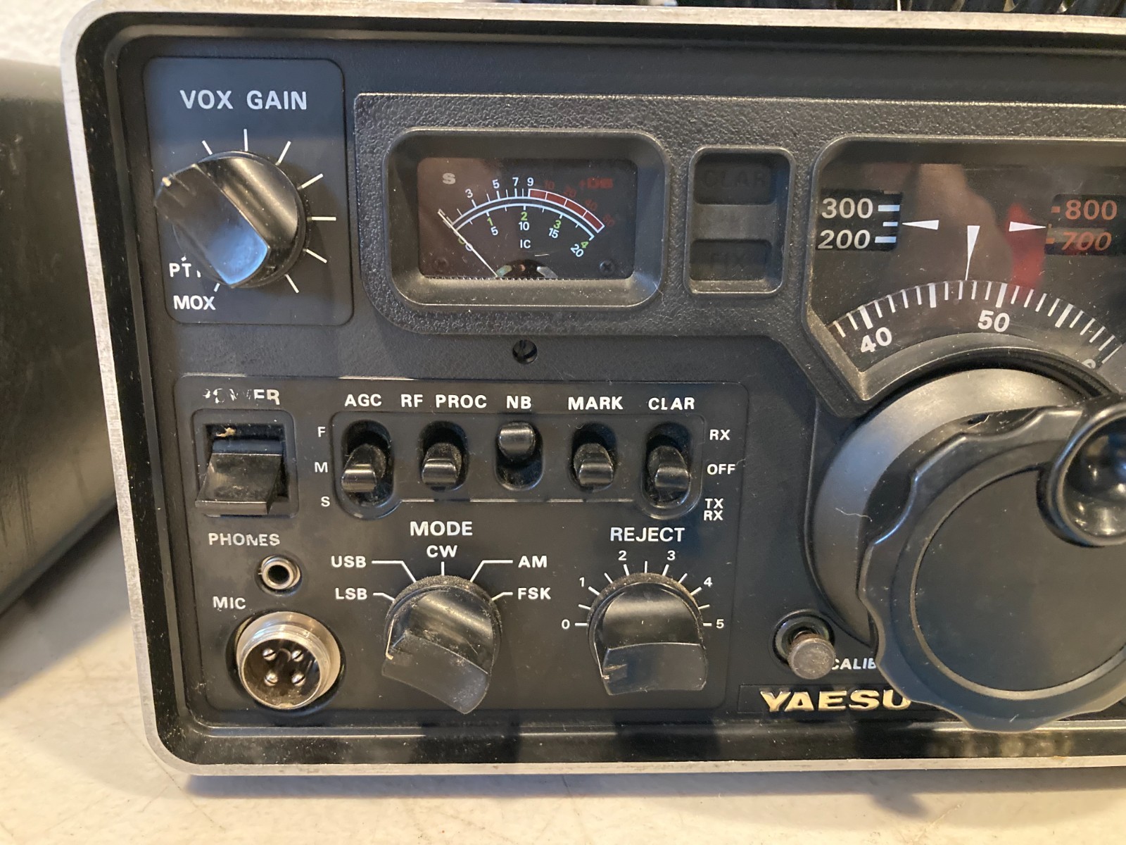 Yaesu FT-301 HF Amateur Radio Transceiver Solid-State W/ FV-301 VFO