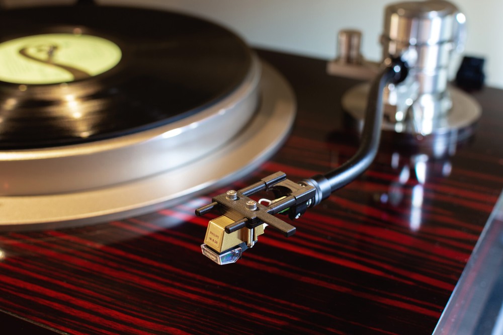 ZERSONIC - LIGHTWEIGHT HEADSHELL ADJUSTABLE AZIMUTH HI-FI TURNTABLE