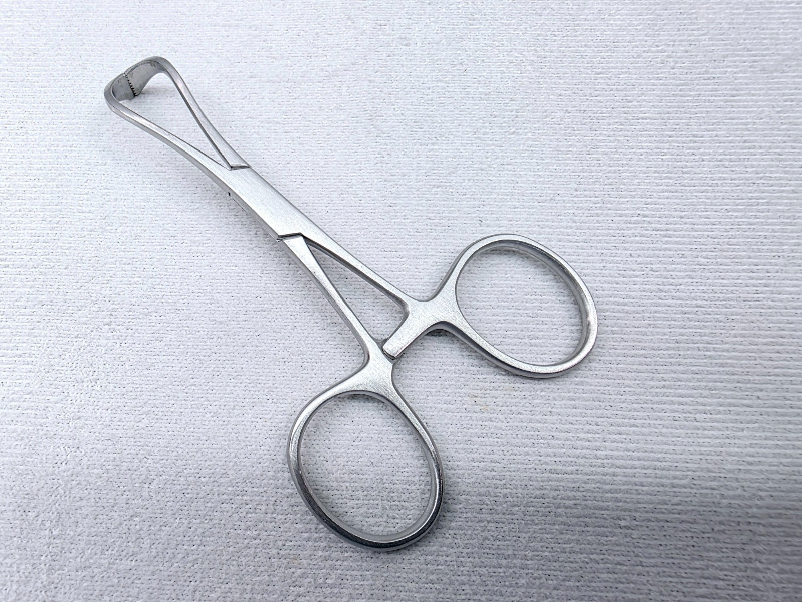 V. Mueller SU2937 Lorna Towel Forceps 4" - Ultrasonic Cleaned