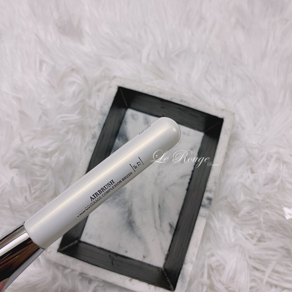 It Cosmetics #77 full coverage complexion brush * triangle flat top foundation