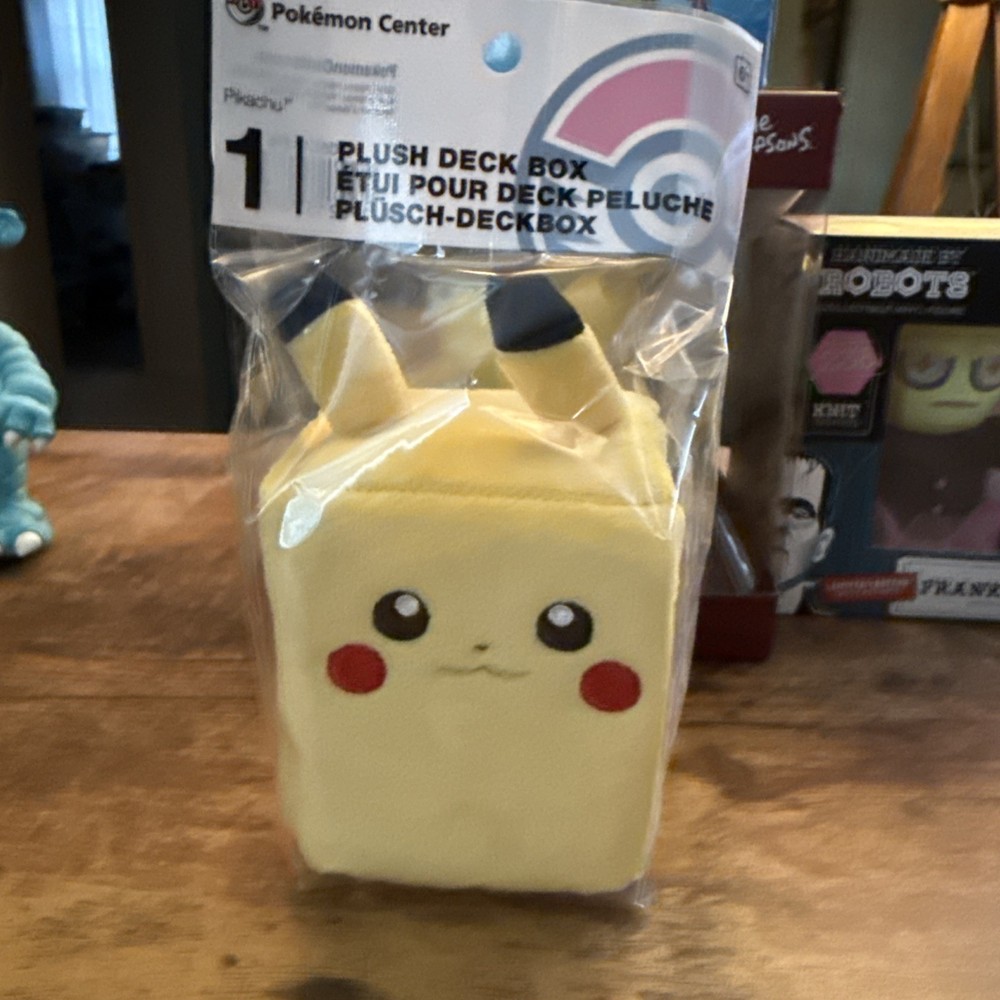 Pokemon TCG: Pikachu Plush Deck Box