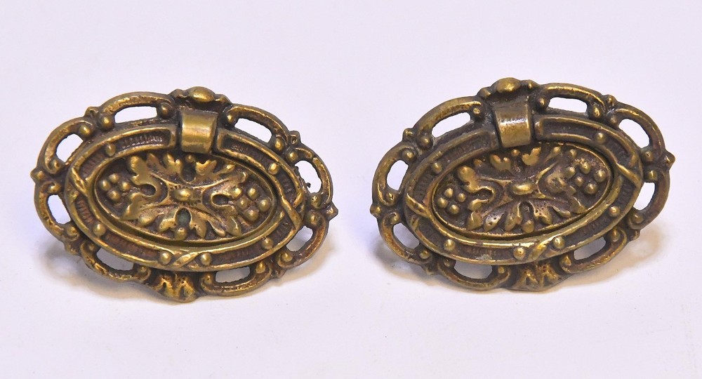2 VINTAGE MATCHING BRASS OVAL DRAWER PULLS