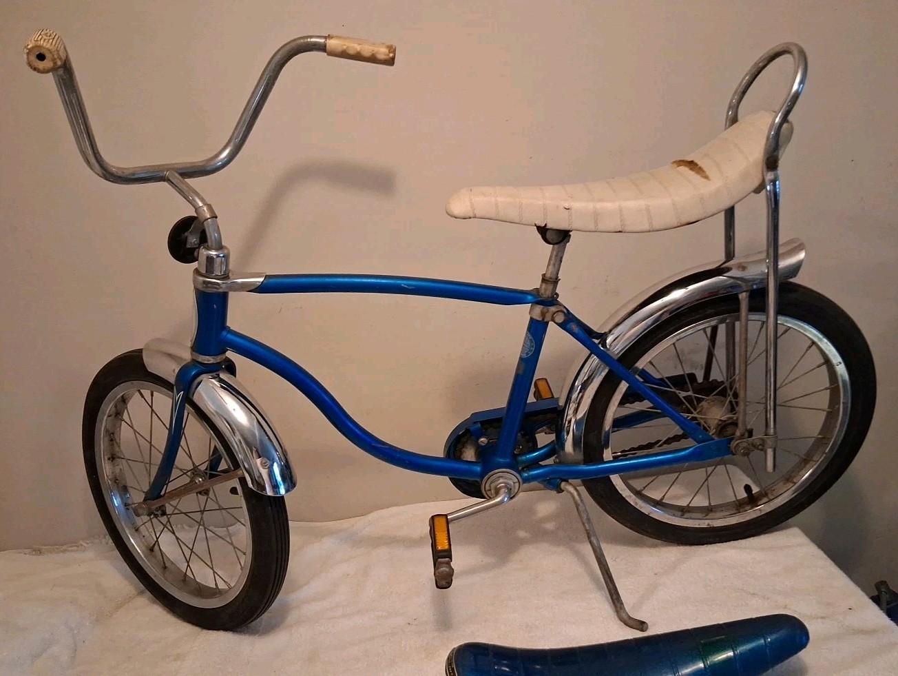 Vintage Schwinn Stingray Pixie 16" Wheel Bike & Blue Sparkle Replacement Seat