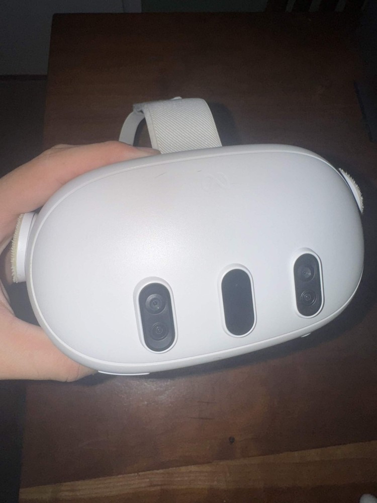 Meta Quest 3 128GB VR Headset | Headset + Controllers | Good Condition!