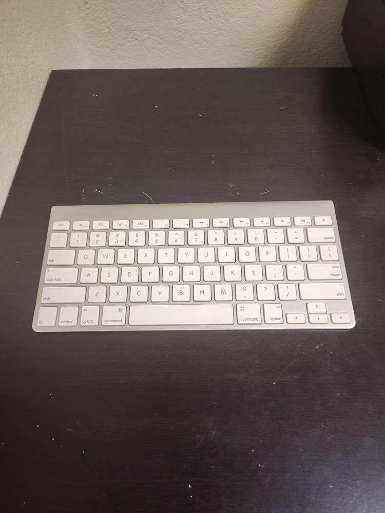 Apple Wireless Keyboard A1314 model