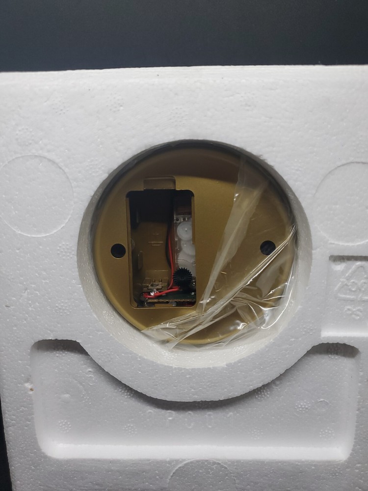 1998 Vintage Quartz Gold Clock