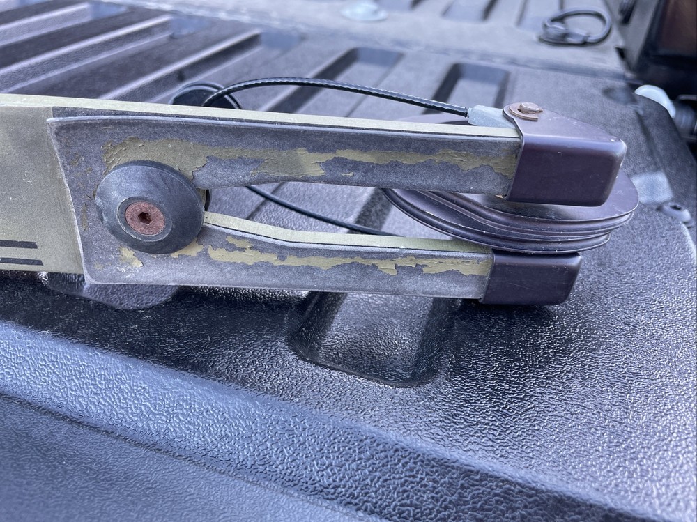 Bear MAGNUM HUNTER COIN SERIES Compound Bow STRING LENGTH 37”