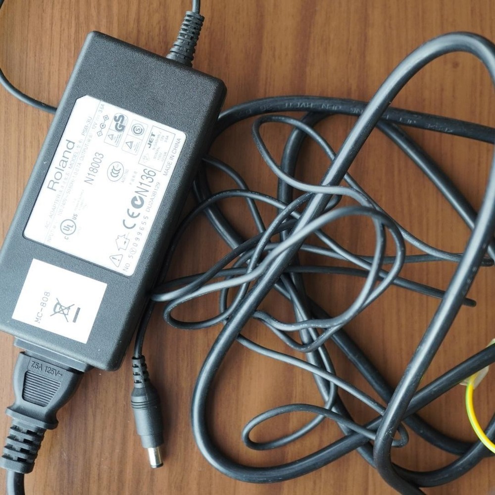 Roland MC-808 (+512 RAM)Sampling Groovebox Sampler Sequencer Used