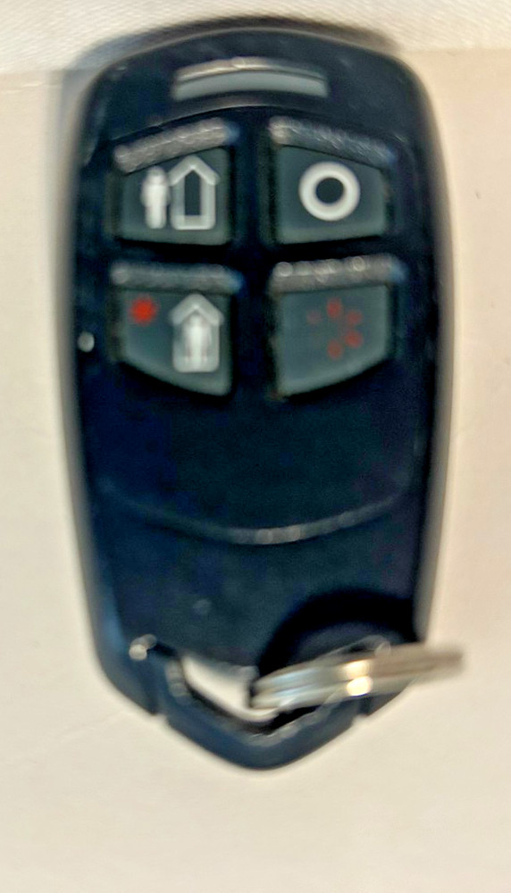 SATURN VUE  2007 CAR REMOTE CONTROL NEEDS BATTERY