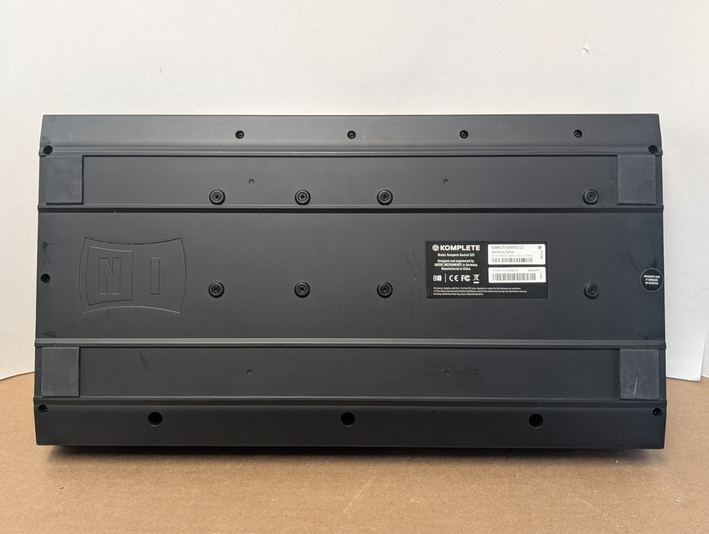 Native Instruments Komplete Kontrol S25 Semi-Weighted Keyboard Controller