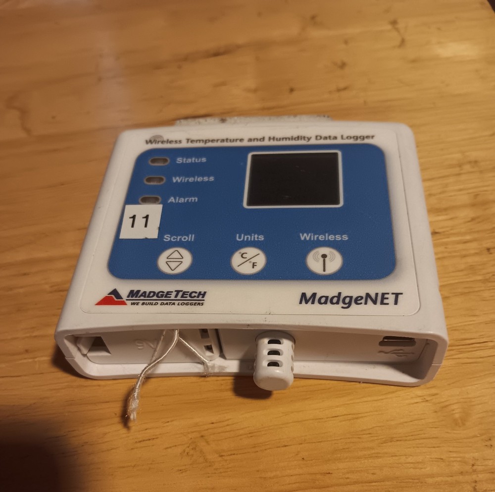MadgeTech RFRHTemp2000A - Wireless Temperature/Humidity Data Logger, LCD screen