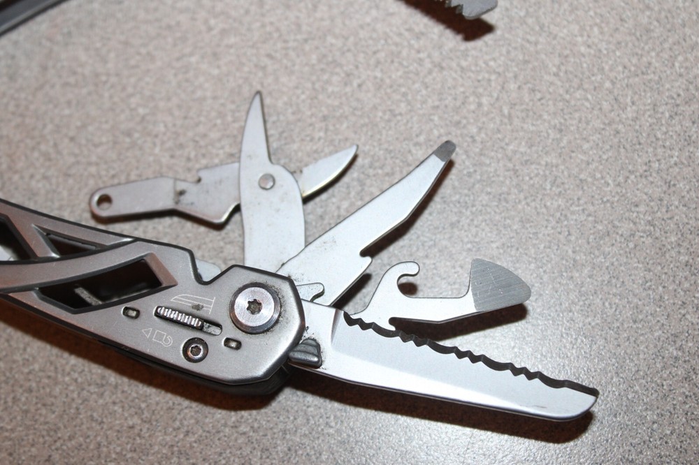 Gerber Suspension-NXT Multi-Tool 12 Tools 2 LOCKBACK BLADES 8970718E