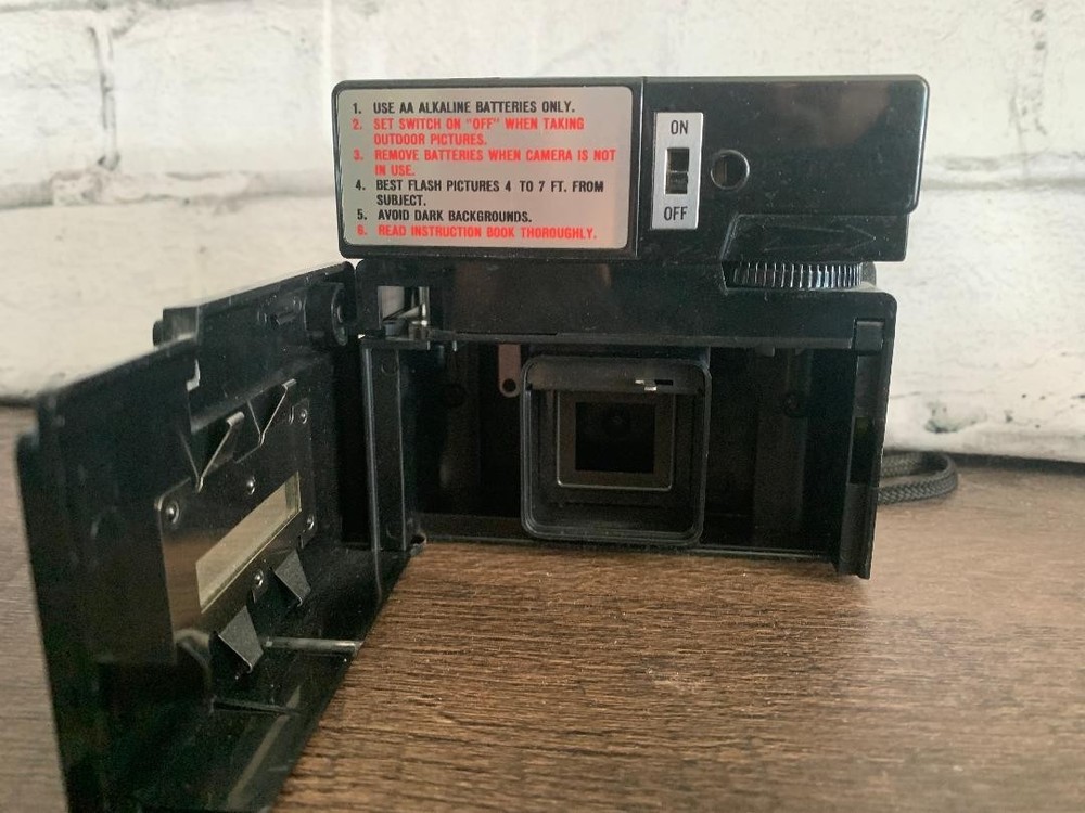 Vintage Imperial Permalite Electronic Flash Camera Model E69 - No flash