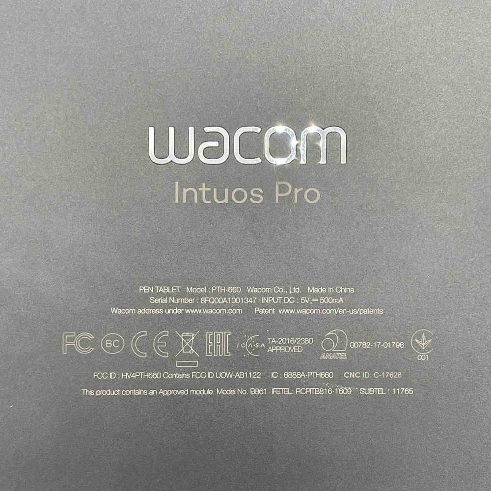 Wacom Intuos Pro Medium Bluetooth Graphics Drawing Tablet Black - READ