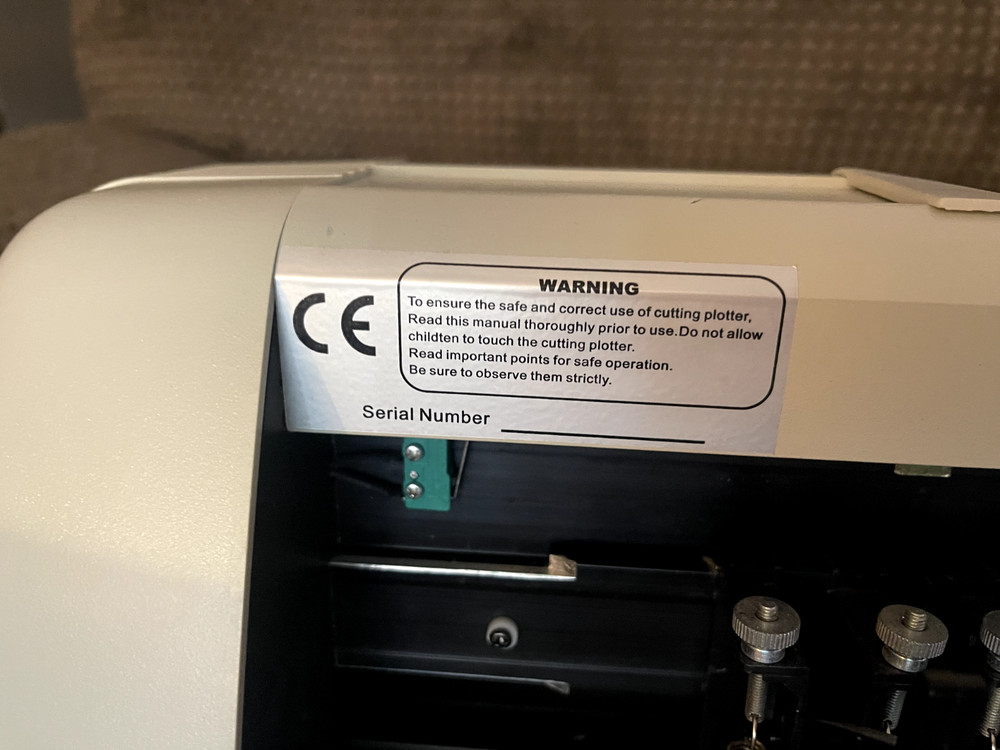 US CUTTER 28" MODEL SC PLOTTER SERIES VINYL CUTTER/PLOTTER TYPE SC631 USCUTTER