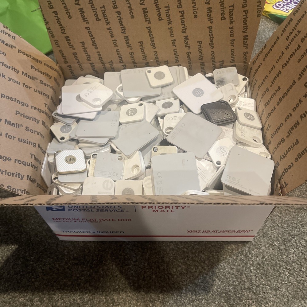 Medium Flat Rate Box! Mixed Tile Tracker Slim Mate Used Need Batteries broken