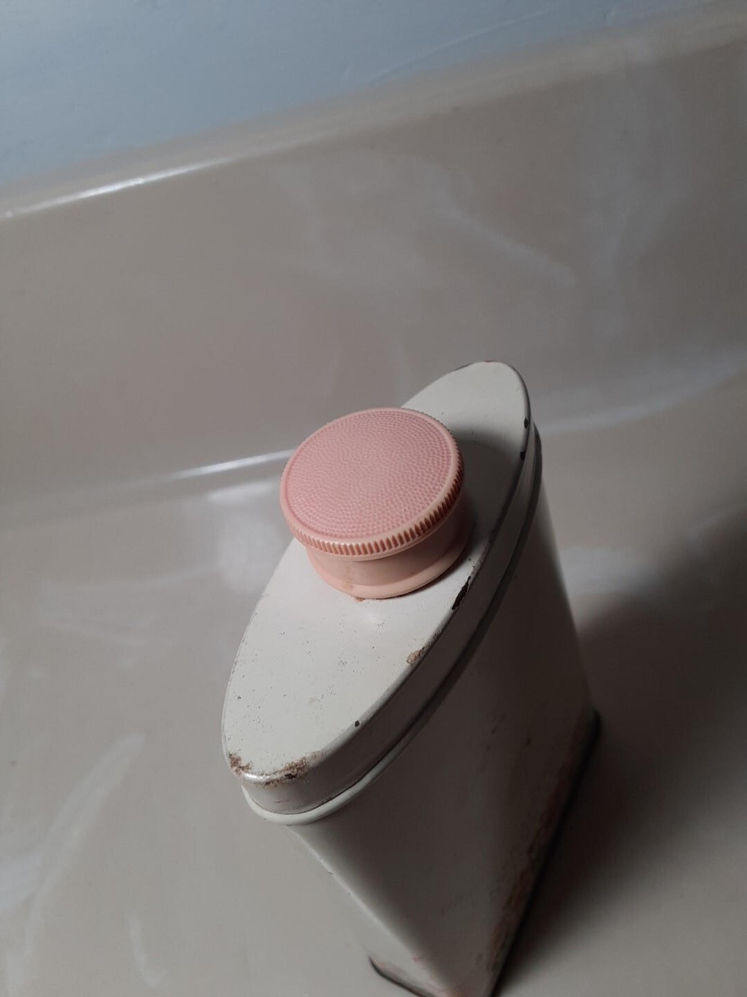 Vintage Avon TO A WILD ROSE Perfumed Talc Powder Tin w/partial contents