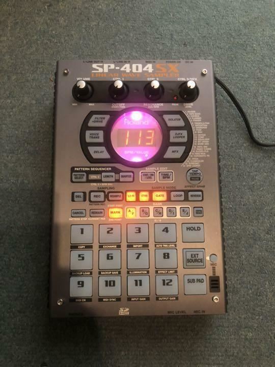 Roland SP-404SX Compact Linear Wave Sampler