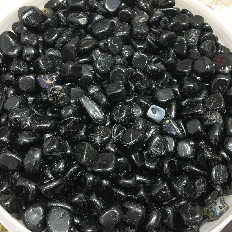 Natural obsidian gravel
