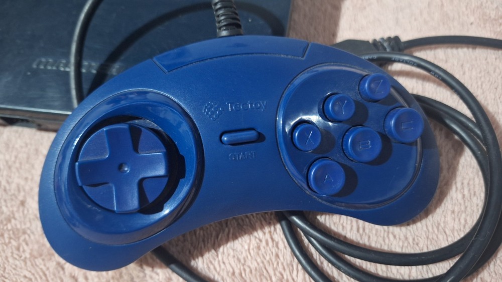 Tec Toy Master Evolution Blue Sonic Theme with 132 games in memory