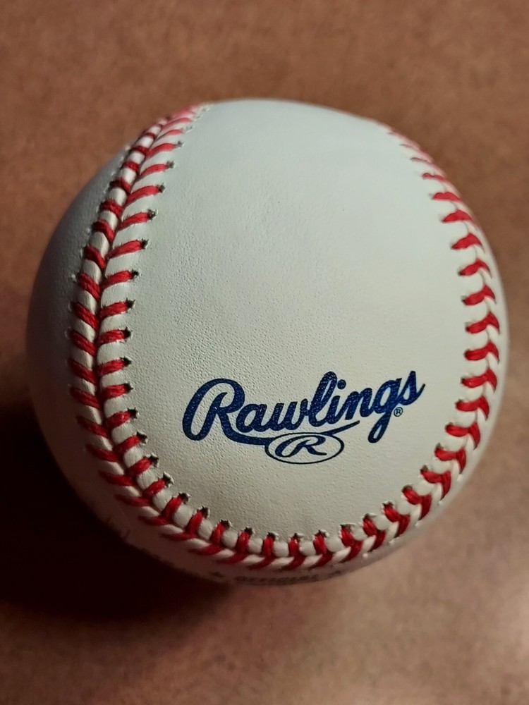 MAXIMO ACOSTA AUTOGRAPHED BASEBALL ON MLB BALL. JSA CERT